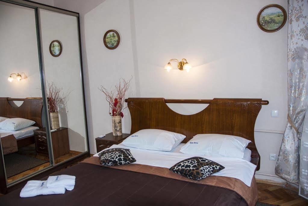 Home Hotel Apartments On Zoloti Vorota เคียฟ ภายนอก รูปภาพ