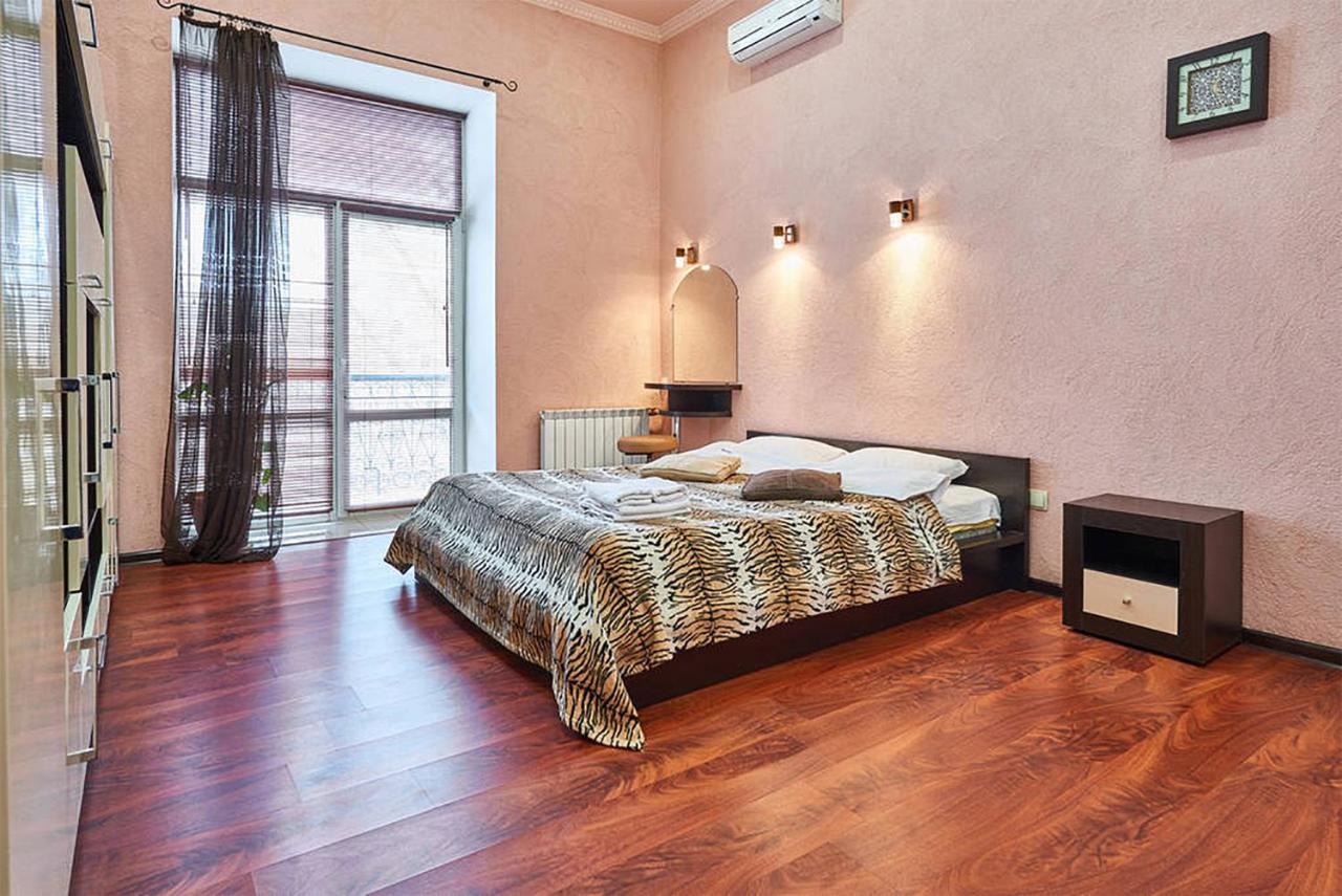 Home Hotel Apartments On Zoloti Vorota เคียฟ ภายนอก รูปภาพ